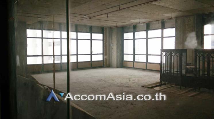 4  Office Space For Sale in Silom ,Bangkok BTS Chong Nonsi at ITF Tower AA16221